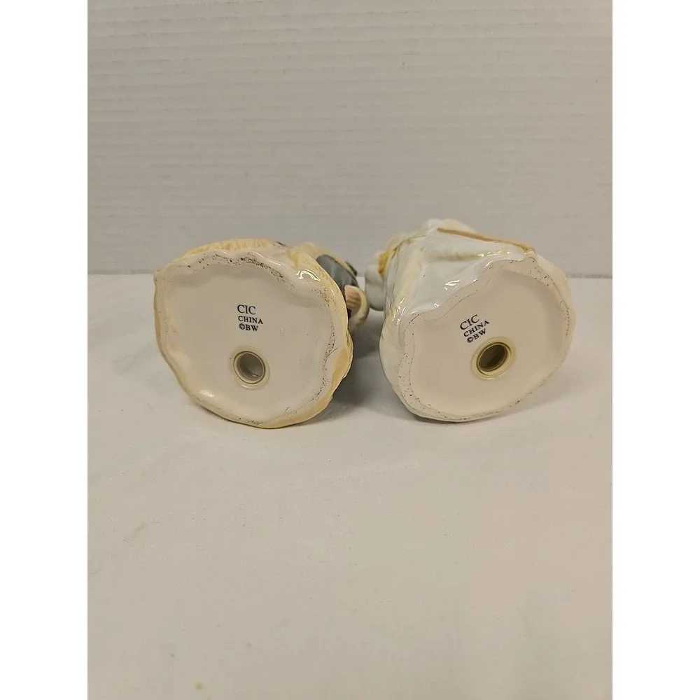 Santa Claus Through‎ The Years Salt & Pepper Shakers 5 Inches